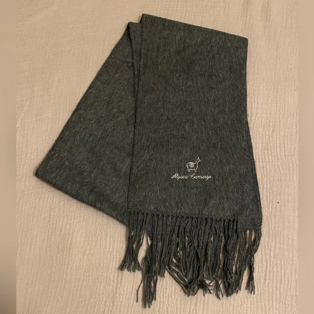 Alpaca Camargo Alpaca Scarf with Fringe. Unisex model